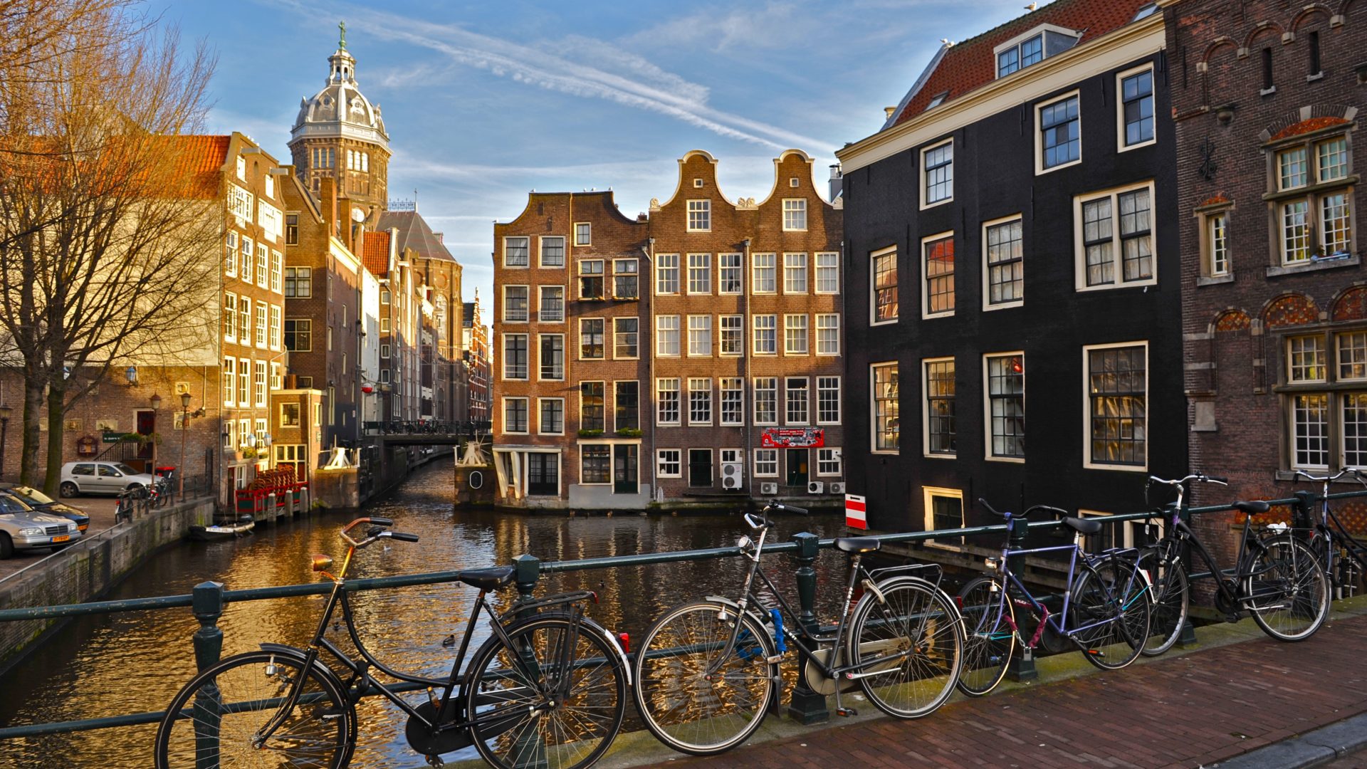 В Амстердаме запрещают экскурсии по Кварталу Красных фонарей