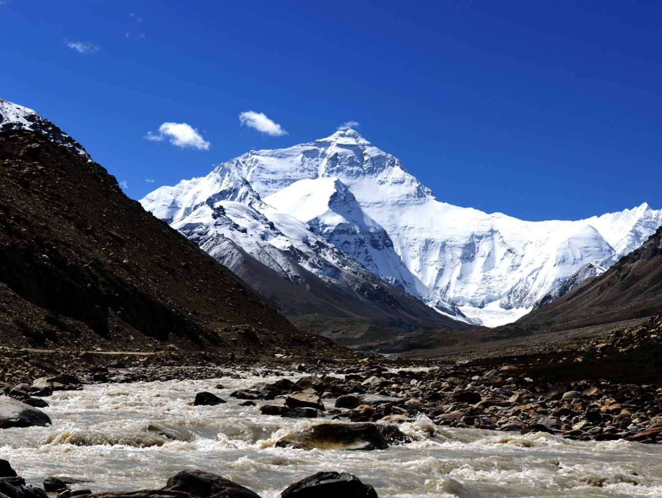 Эверест закроют для альпинистов